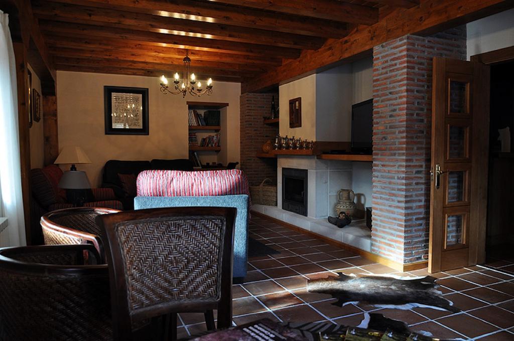Posada Valle Del Oso Lerones المظهر الخارجي الصورة