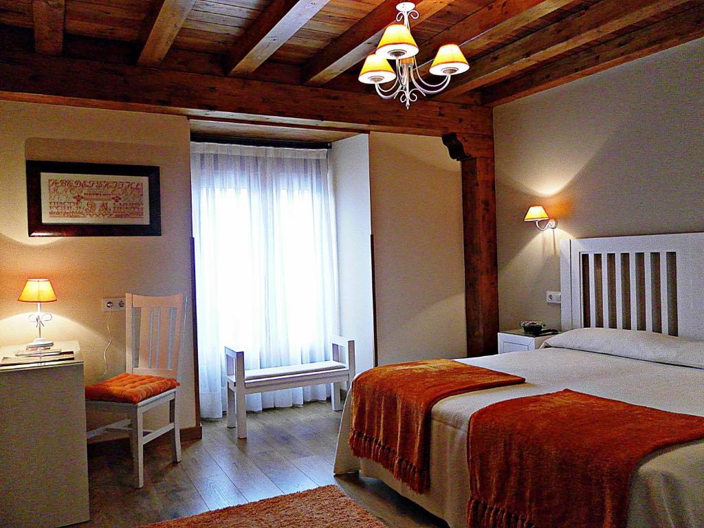 Posada Valle Del Oso Lerones الغرفة الصورة